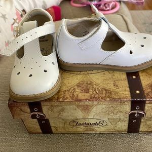 Footmates size 5 white Mary Jane